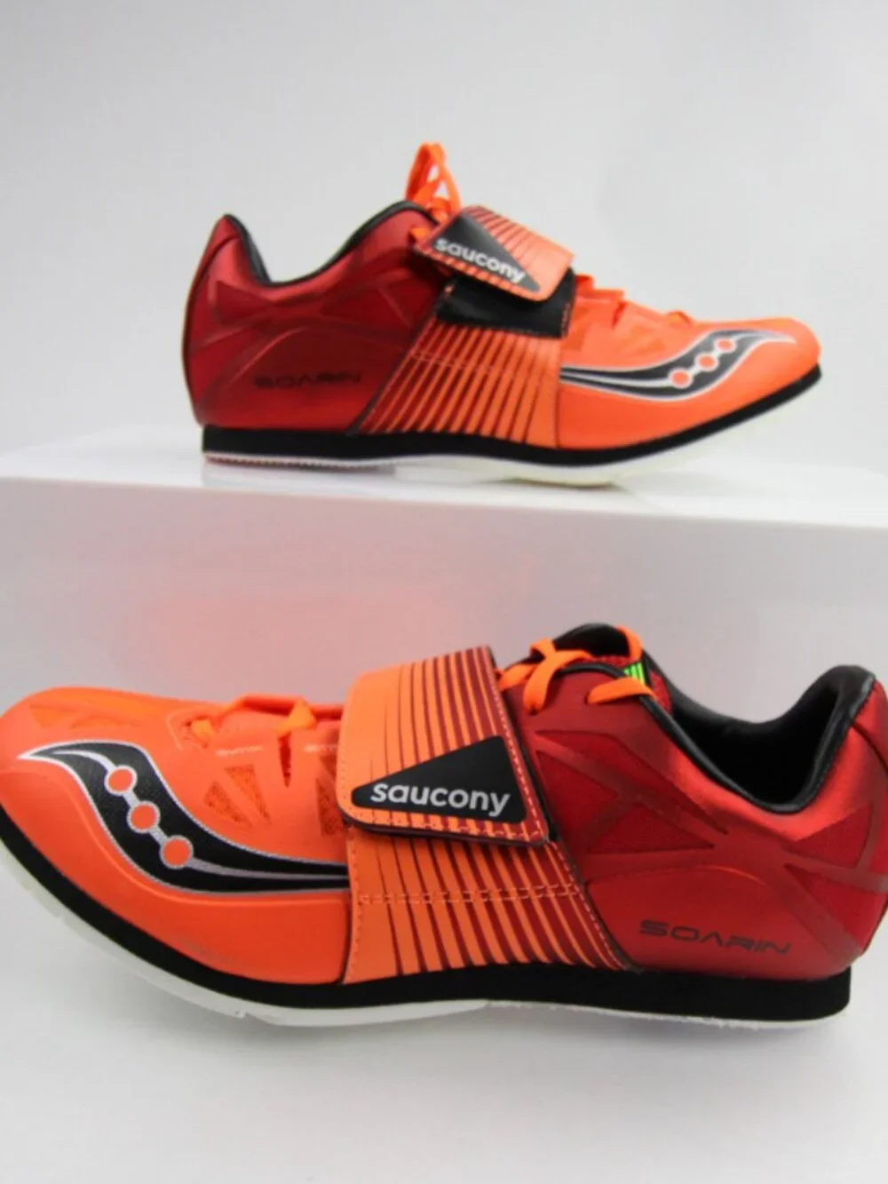 Mens Saucony Track cleats.  Size 9